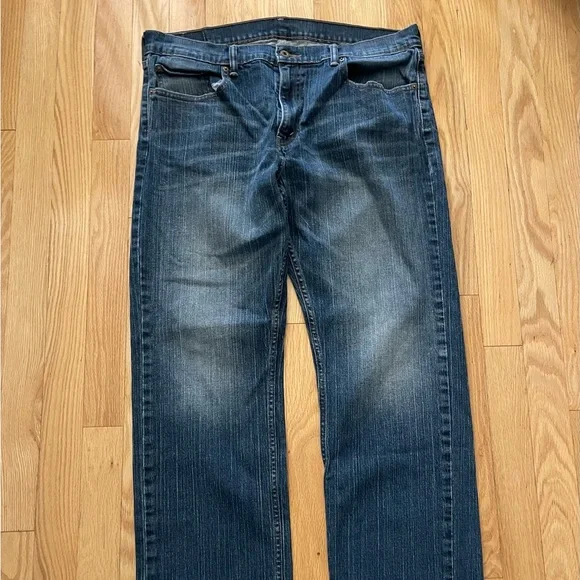 Mens Medium-Dark Levis - Picture 2 of 6